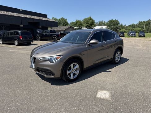 Used 2019 Alfa Romeo Stelvio RWD image 2