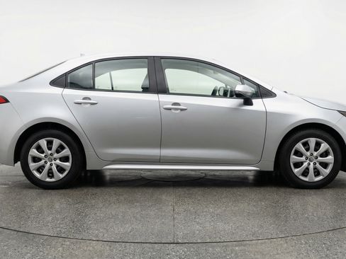 Used 2025 Toyota Corolla LE image 11