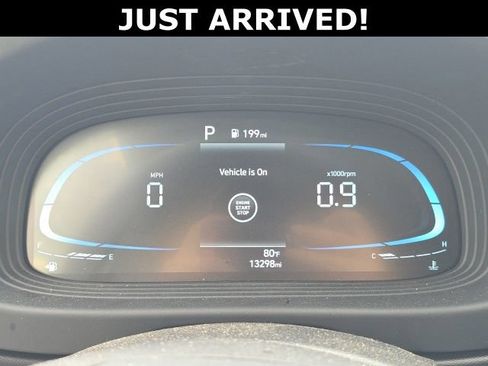 Used 2025 Hyundai Venue SEL FWD image 19