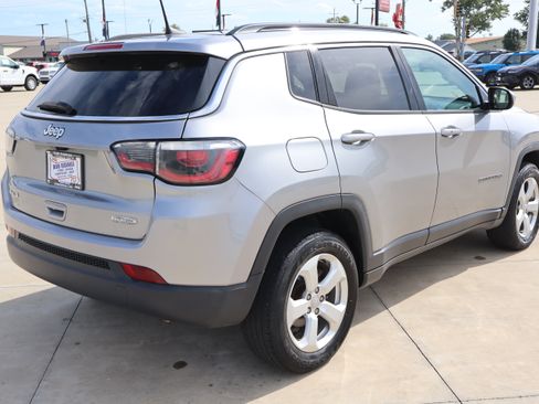 Used 2020 Jeep Compass Latitude w/ Cold Weather Group AWD/4WD image 5