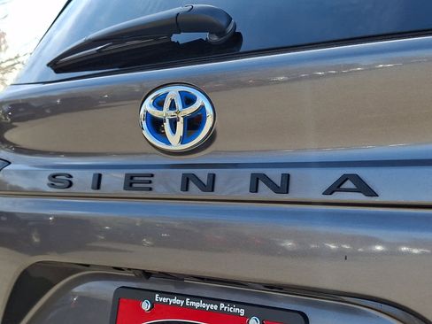 Certified 2023 Toyota Sienna XLE AWD/4WD image 33