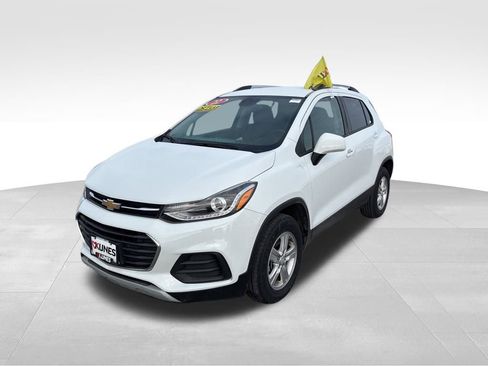 Used 2022 Chevrolet Trax LT w/ LT Convenience Package image 3