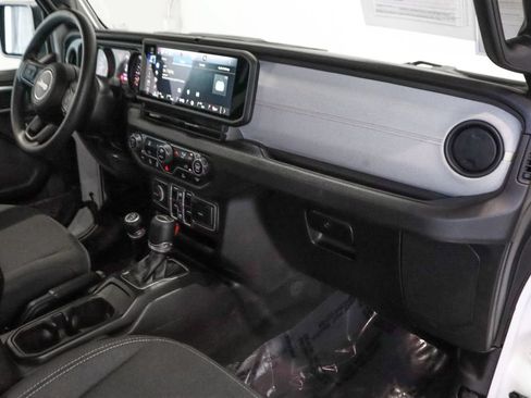Used 2025 Jeep Gladiator Sport AWD/4WD image 37