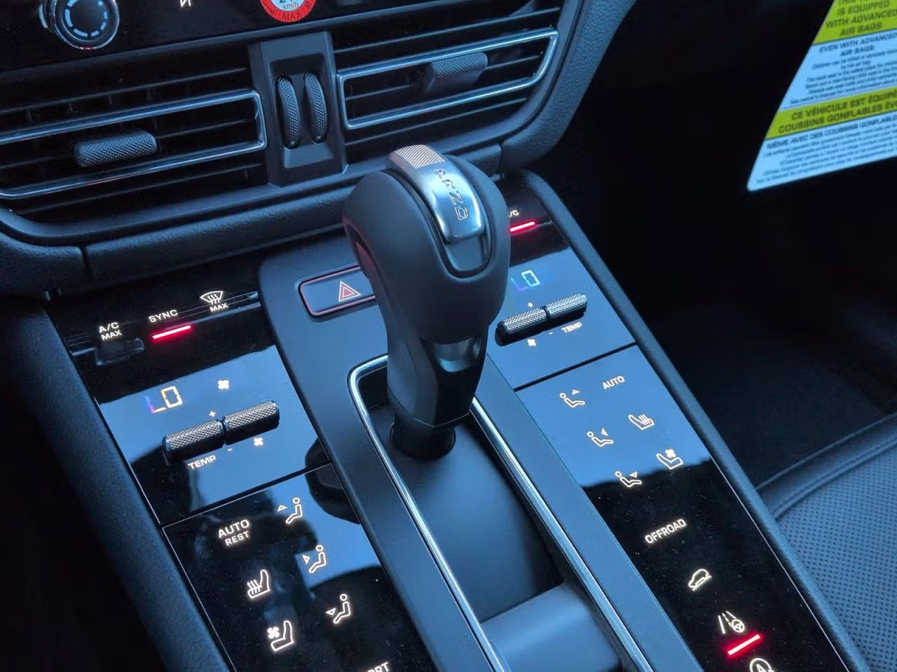 Certified 2026 Porsche Macan AWD/4WD image 21
