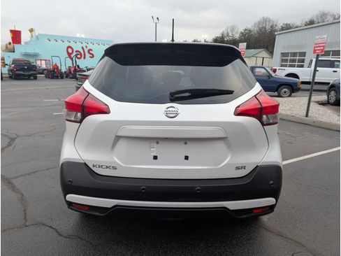 Used 2020 Nissan Kicks SR image 4