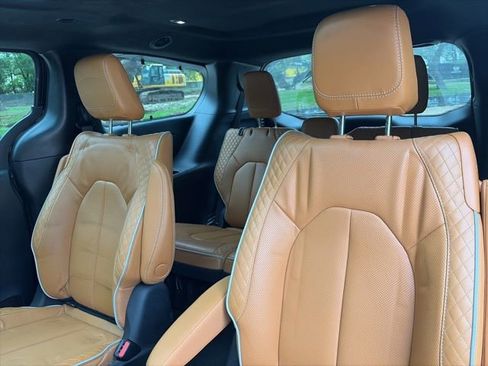 Used 2022 Chrysler Pacifica Pinnacle FWD image 7