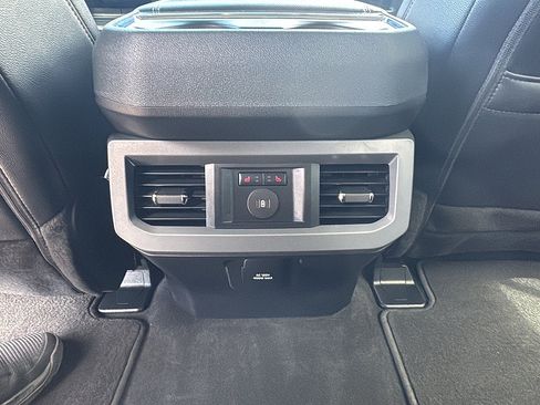 Used 2025 Ford F350 Lariat w/ Lariat Ultimate Package AWD/4WD image 17