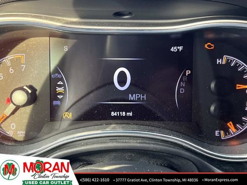 Used 2018 Jeep Grand Cherokee Laredo image 18