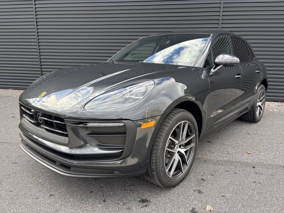Certified 2026 Porsche Macan AWD/4WD image 1