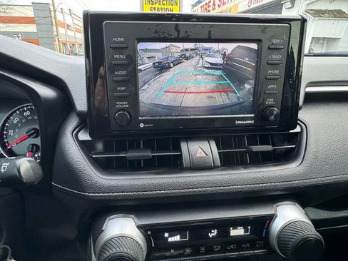 Used 2022 Toyota RAV4 LE image 12