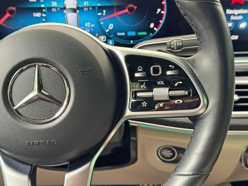 Used 2023 Mercedes-Benz GLS 450 4MATIC image 24