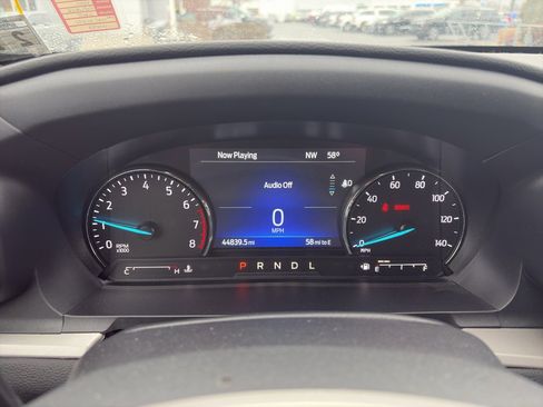 Used 2022 Ford Explorer XLT w/ Equipment Group 202A image 12