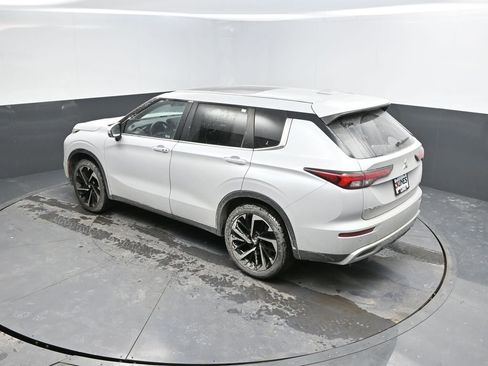 Used 2024 Mitsubishi Outlander image 29
