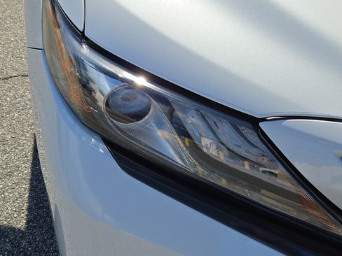 Used 2021 Toyota Camry XSE FWD image 5