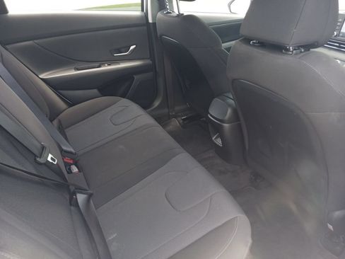 Used 2025 Hyundai Elantra SE FWD image 19