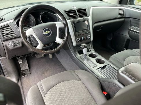 Used 2011 Chevrolet Traverse LT image 5