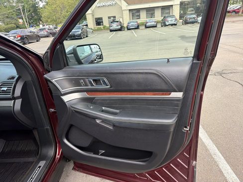 Used 2018 Ford Explorer Platinum AWD/4WD image 40