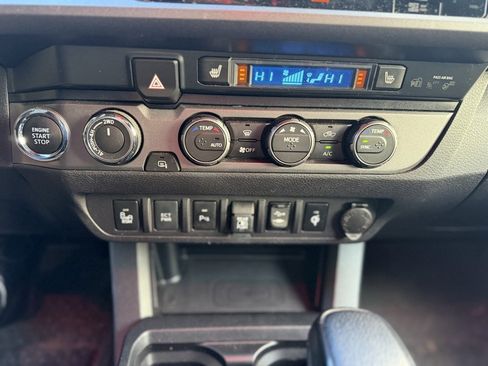 Used 2019 Toyota Tacoma TRD Off-Road image 17