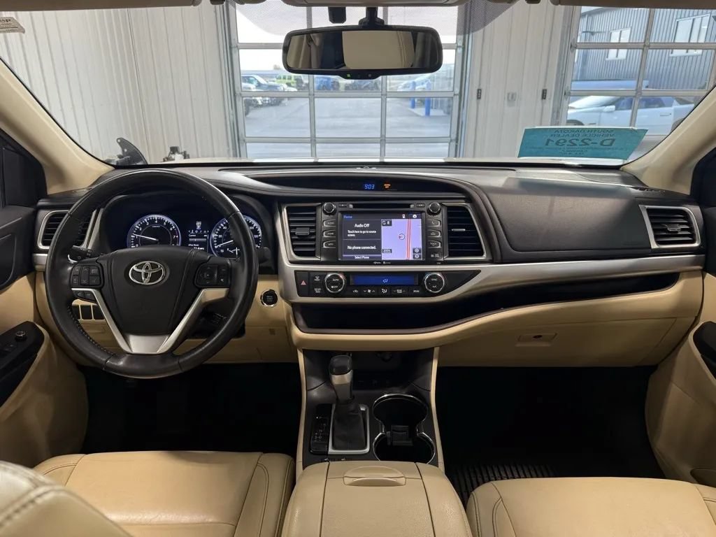 Used 2015 Toyota Highlander XLE AWD/4WD image 10