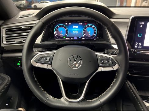 Used 2025 Volkswagen Atlas Cross Sport SE w/ Black Wheel Package image 10