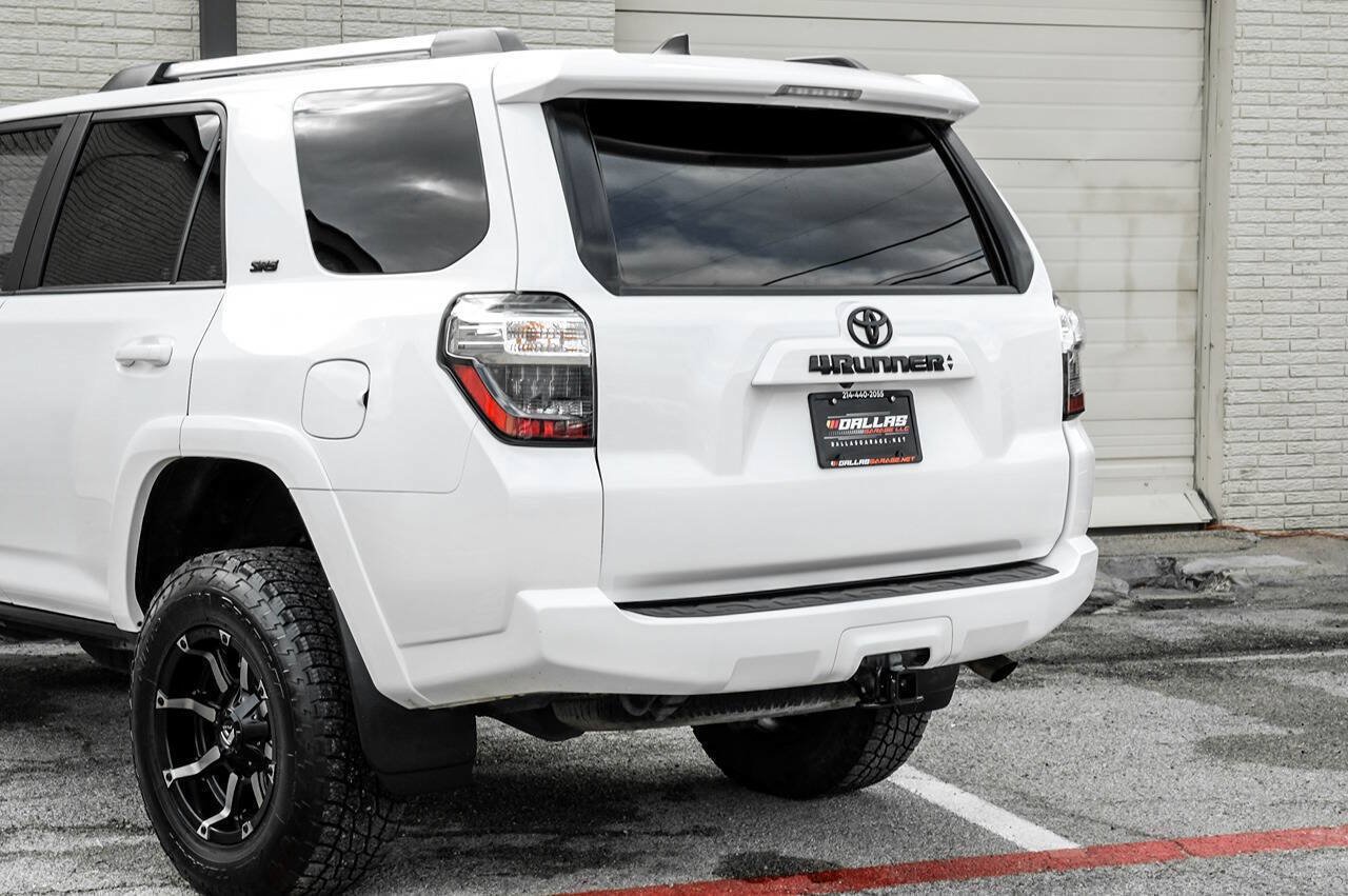 Used 2021 Toyota 4Runner SR5 Premium w/ Moonroof Package AWD/4WD image 15
