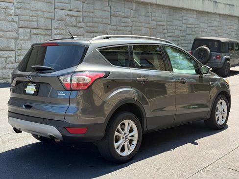 Used 2017 Ford Escape SE w/ Equipment Group 201A FWD image 7