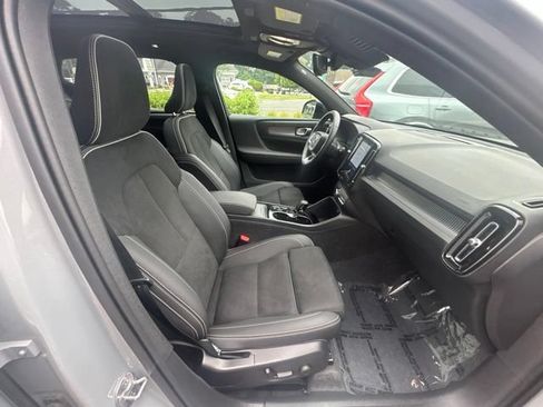 Certified 2025 Volvo XC40 B5 Plus AWD/4WD image 15