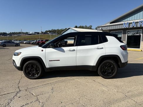 Used 2023 Jeep Compass Trailhawk AWD/4WD image 2