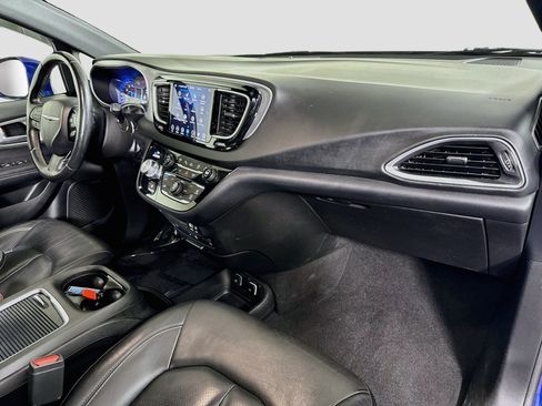 Used 2018 Chrysler Pacifica Touring-L Plus w/ Advanced Safetytec Group FWD image 30