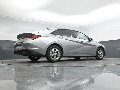 Used 2021 Hyundai Elantra SE FWD image 42