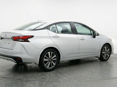 Used 2025 Nissan Versa SV image 9