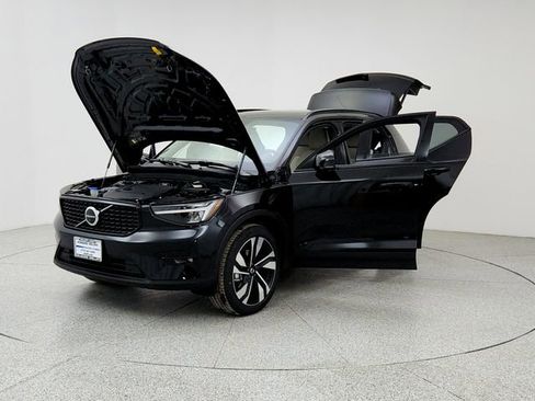 New 2026 Volvo XC40 B5 Plus w/ Climate Package image 9