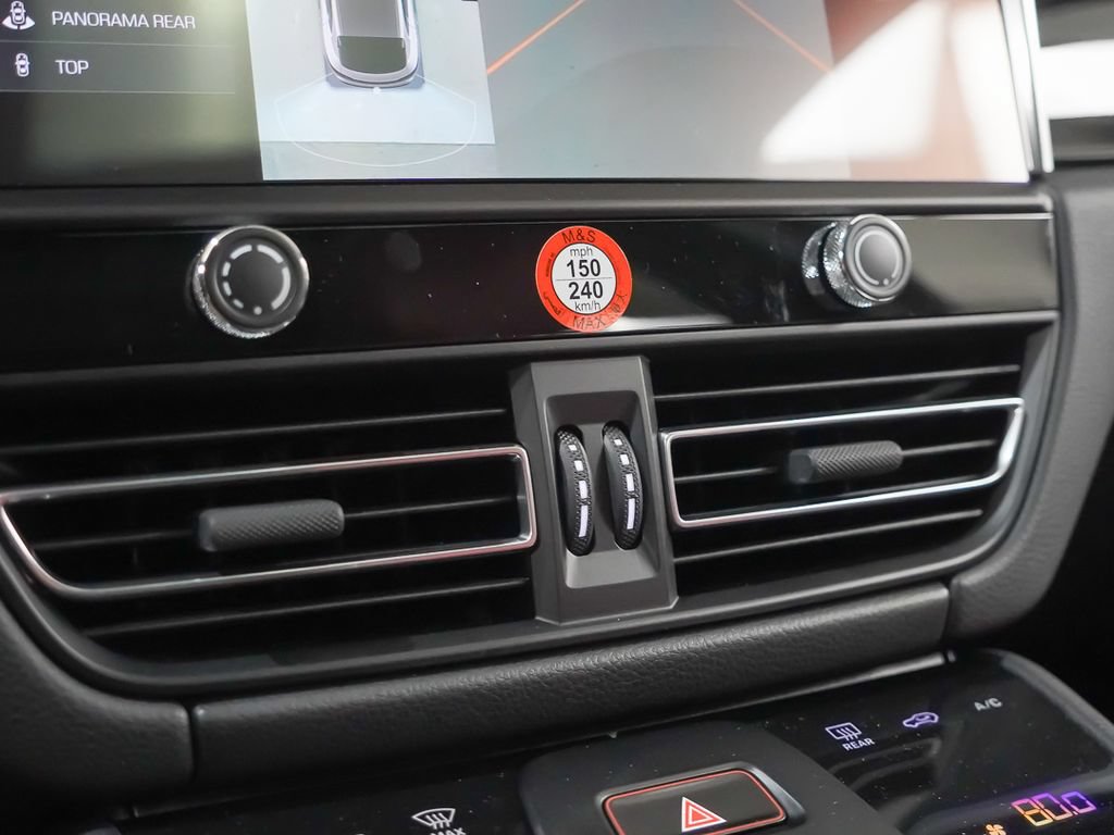 Certified 2026 Porsche Macan AWD/4WD image 18