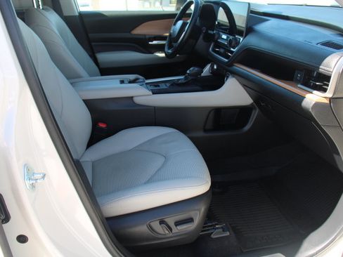Certified 2024 Toyota Grand Highlander AWD image 23