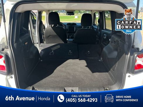 Used 2023 Jeep Renegade Latitude AWD/4WD image 14