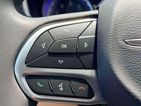 Certified 2023 Chrysler Pacifica Touring-L FWD image 22