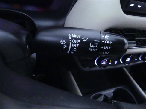 Used 2025 Honda HR-V LX image 16