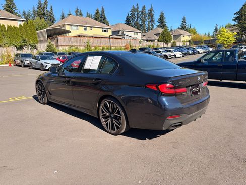 Used 2023 BMW M550i xDrive w/ Dynamic Handling Package AWD/4WD image 3