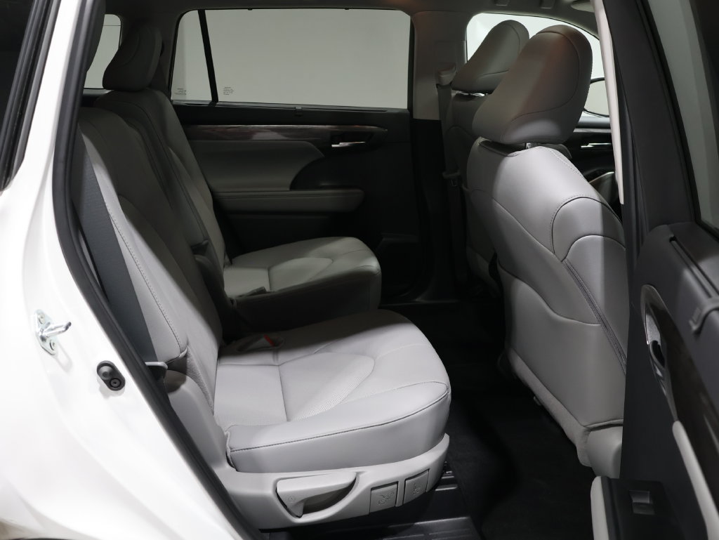 Used 2024 Toyota Highlander Platinum AWD/4WD image 23
