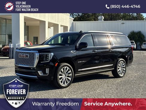 Used 2023 GMC Yukon XL Denali w/ Advanced Technology Package image 1
