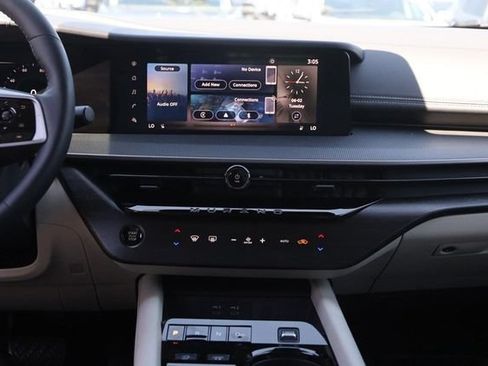 Certified 2025 Nissan Murano SV FWD image 25