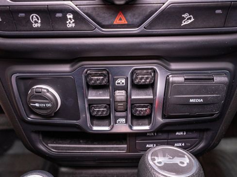 Used 2019 Jeep Wrangler Unlimited Sport AWD/4WD image 20