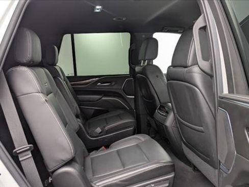 Used 2021 Cadillac Escalade Luxury RWD image 18