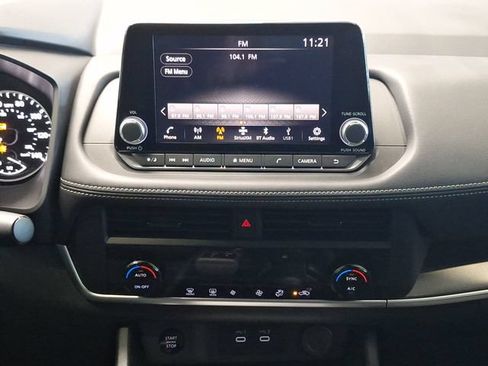 Certified 2026 Nissan Rogue SV FWD image 18