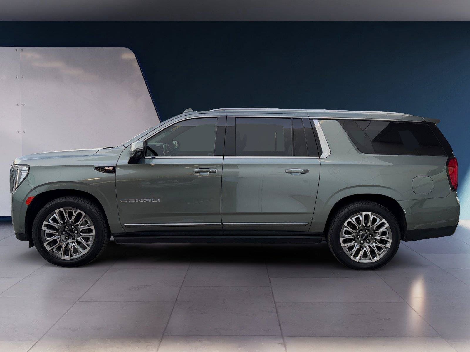 Used 2024 GMC Yukon XL Denali Ultimate AWD/4WD image 2