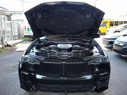Used 2021 BMW X7 M50i w/ Dynamic Handling Package AWD/4WD image 77