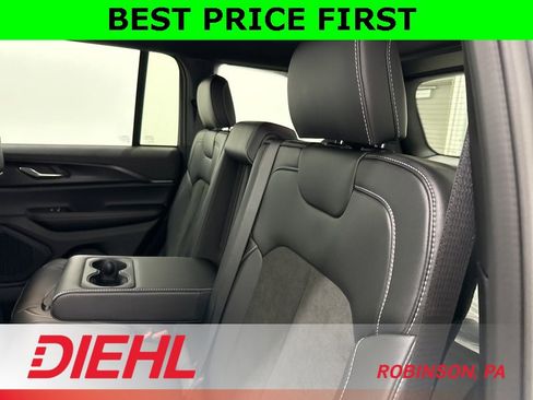 New 2025 Jeep Grand Cherokee Altitude image 17