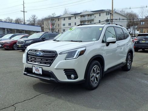 Certified 2023 Subaru Forester Premium image 3