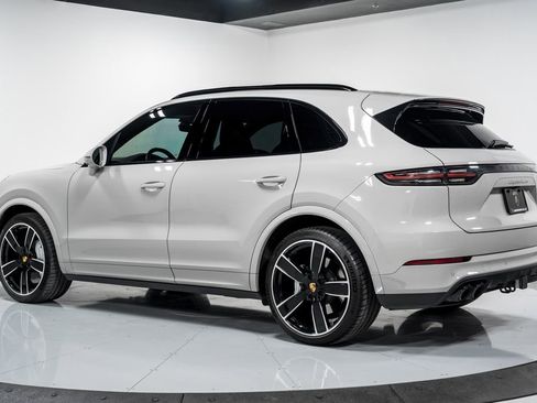 Used 2022 Porsche Cayenne Turbo AWD/4WD image 5
