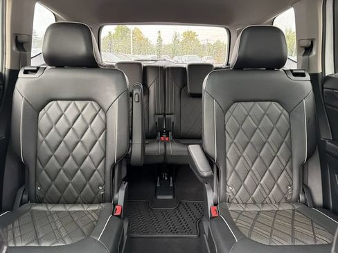 Used 2024 Volkswagen Atlas SEL Premium R-Line AWD/4WD image 31